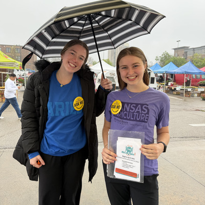 Volunteer Ambassadors at the Market Help Make Customer Experience GREAT!